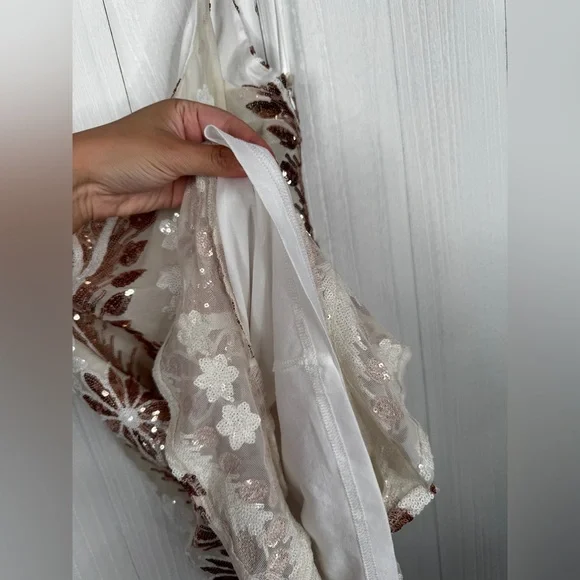 Selfie Leslie White & Gold Floral Sequin Mini Dress - Picture 6 of 10